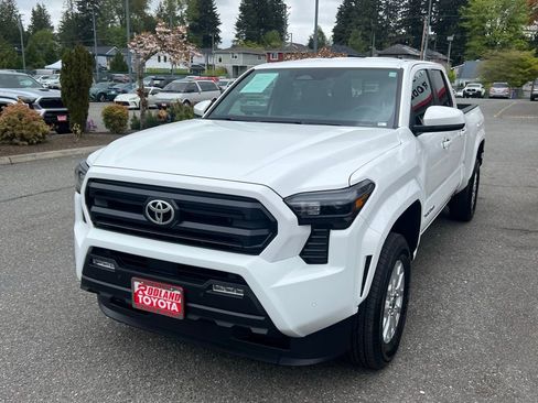 Certified 2025 Toyota Tacoma SR5 AWD/4WD image 4