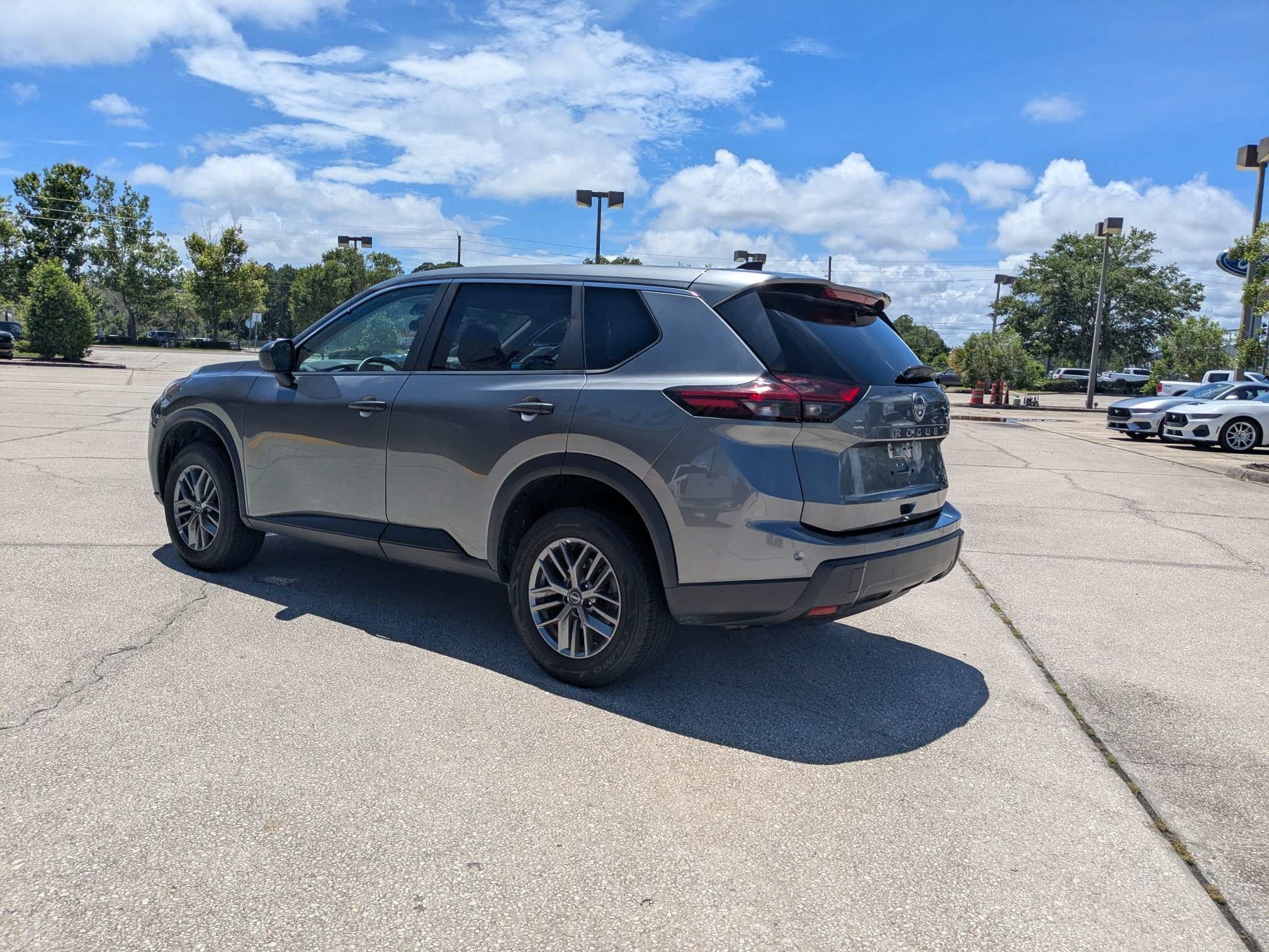 Used 2024 Nissan Rogue S AWD/4WD image 6