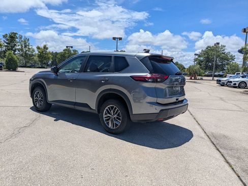 Used 2024 Nissan Rogue S AWD/4WD image 6