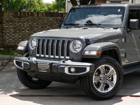 Used 2022 Jeep Wrangler Unlimited Sahara AWD/4WD image 13