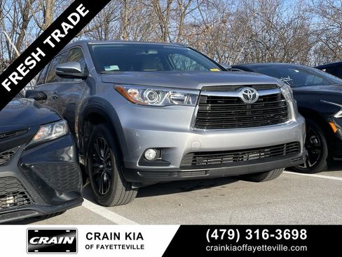 Used 2016 Toyota Highlander XLE image 1