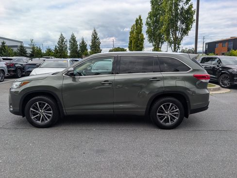 Used 2017 Toyota Highlander XLE AWD/4WD image 6