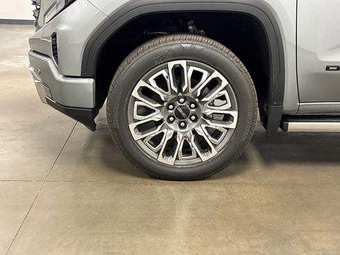 New 2026 GMC Sierra 1500 Denali Ultimate w/ LPO, Black Badging Package AWD/4WD image 10