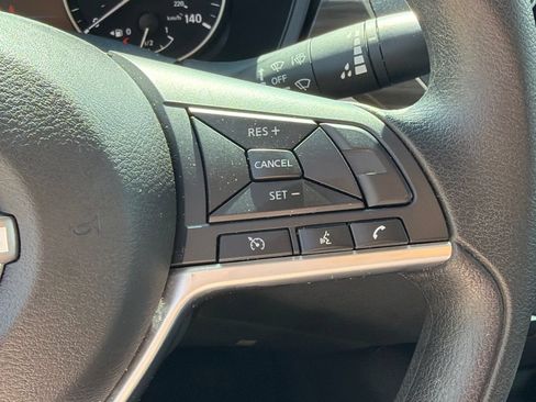 Used 2025 Nissan Altima 2.5 SV FWD image 25
