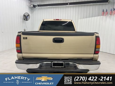 Used 2005 GMC Sierra 2500 SLE w/ Heavy-Duty Power Package image 4