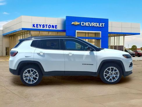 Used 2025 Jeep Compass Limited AWD/4WD image 8