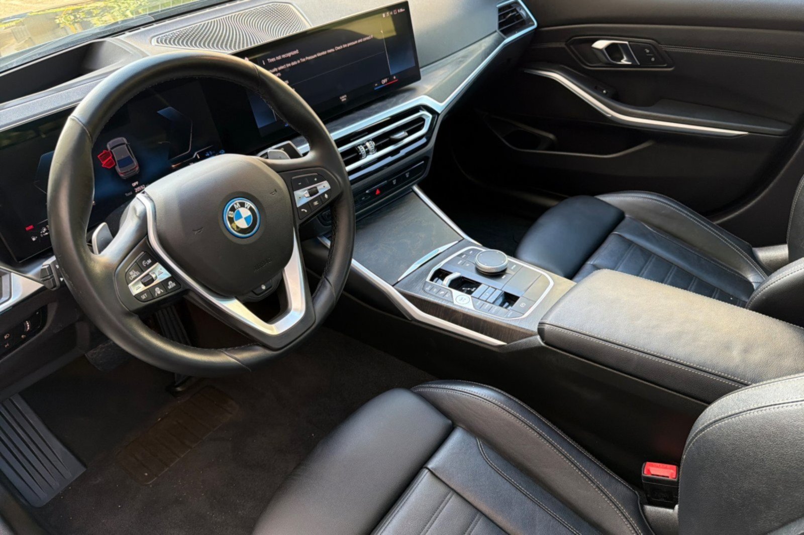 Used 2024 BMW 330e w/ Premium Package RWD image 9