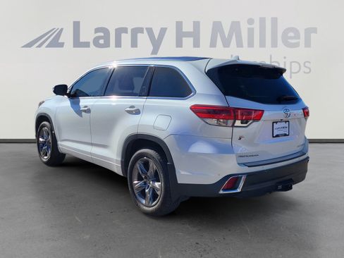 Used 2019 Toyota Highlander Limited Platinum image 3