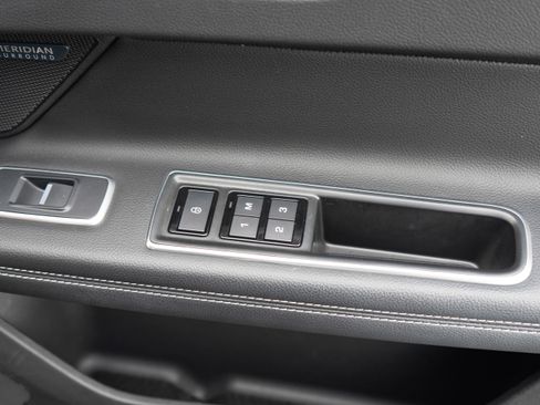Used 2018 Jaguar XF S AWD/4WD image 32