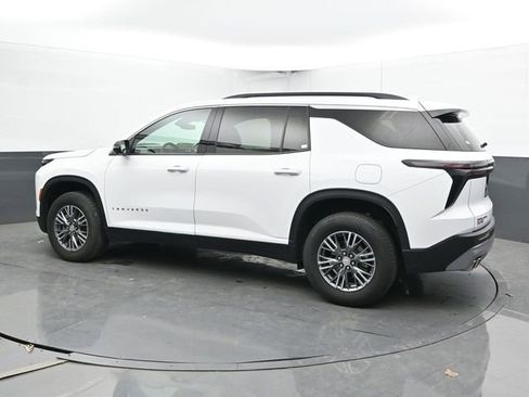 Used 2024 Chevrolet Traverse LT FWD image 8