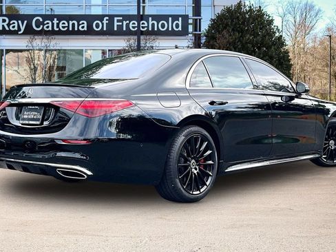 Certified 2022 Mercedes-Benz S 500 4MATIC image 2