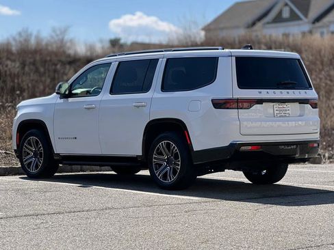 Used 2024 Jeep Wagoneer Series II w/ Flexible Seating Group image 6