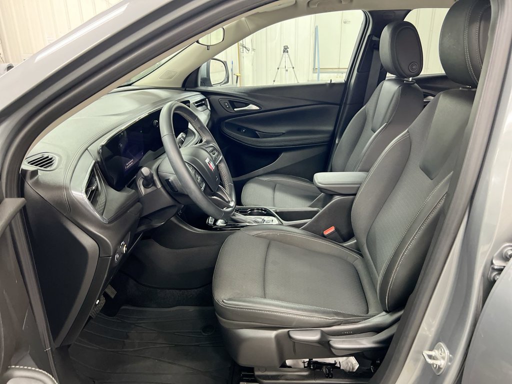 Used 2024 Buick Encore GX Preferred AWD/4WD image 19