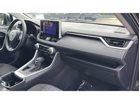 Certified 2025 Toyota RAV4 XLE FWD image 40