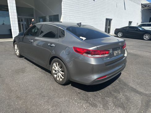 Used 2018 Kia Optima LX w/ 17" Alloy Wheels Package image 4