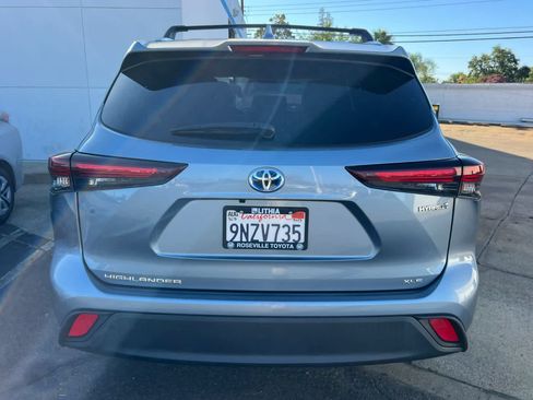 Used 2024 Toyota Highlander XLE AWD/4WD image 5