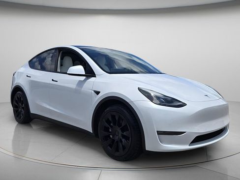 Used 2022 Tesla Model Y Long Range AWD/4WD image 9