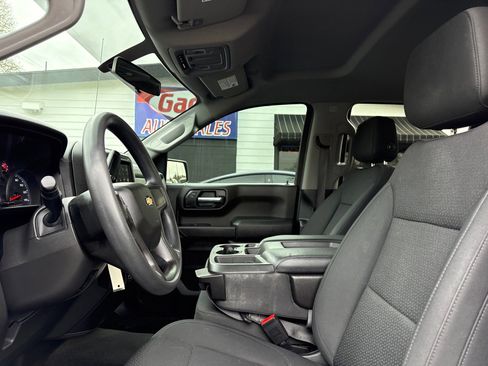 Used 2020 Chevrolet Silverado 1500 Custom w/ Custom Value Package AWD/4WD image 19