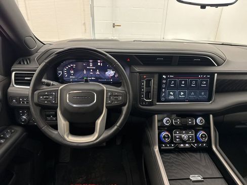 Used 2023 GMC Yukon Denali w/ Advanced Technology Package image 2