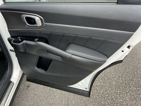 Certified 2022 Kia Sorento SX w/ Panoramic Sunroof Package image 16