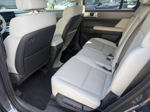Used 2026 Hyundai Santa Fe SEL FWD image 25