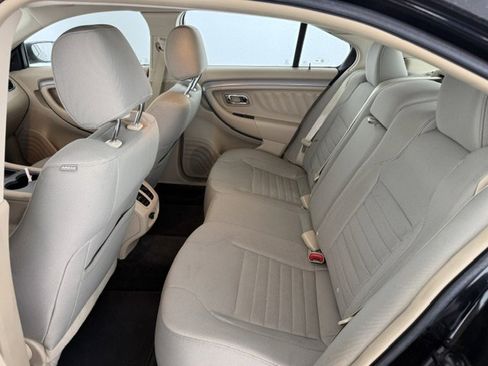 Used 2016 Ford Taurus SE FWD image 15
