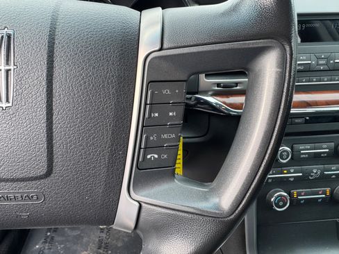 Used 2011 Lincoln MKZ image 23