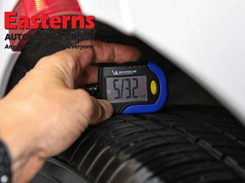 Used 2024 Chrysler Pacifica Touring-L FWD image 30