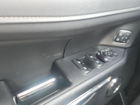 Used 2024 Ford Expedition XLT image 11