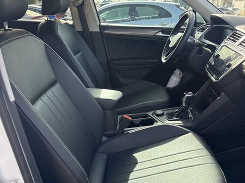 Used 2022 Volkswagen Tiguan SE image 14