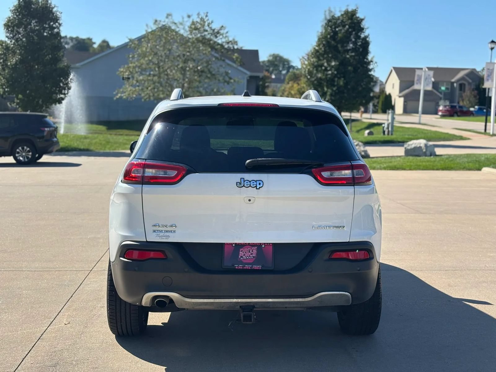 Used 2018 Jeep Cherokee Limited w/ Technology Group AWD/4WD image 6