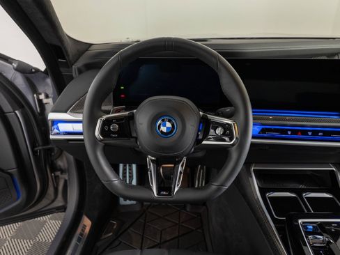 Used 2023 BMW i7 xDrive60 AWD/4WD image 32