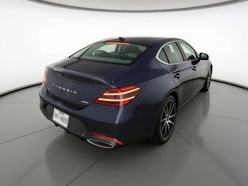 Used 2025 Genesis G70 2.5T image 9