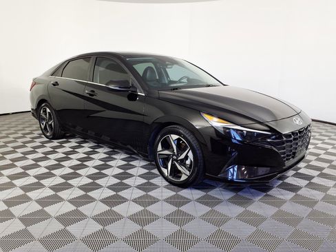 Certified 2023 Hyundai Elantra Limited w/ Cargo Package FWD image 3
