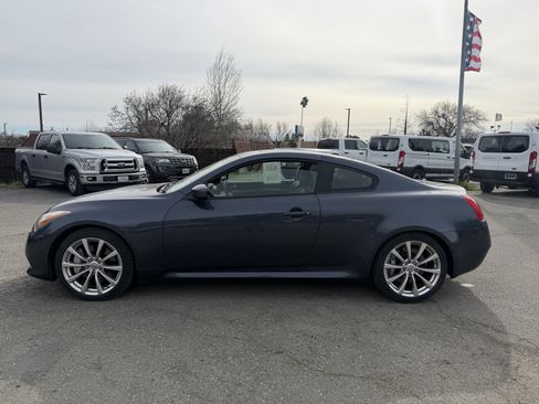 Used 2010 INFINITI G37 Journey w/ Premium Pkg image 2