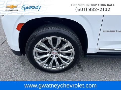 Used 2021 GMC Yukon Denali w/ Denali Premium Package image 9