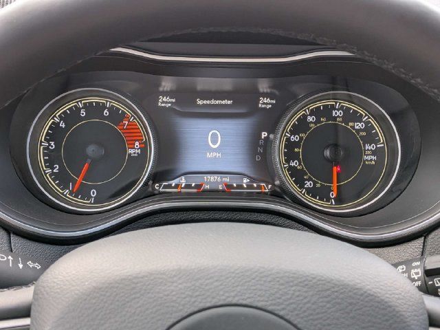 Used 2021 Jeep Cherokee Latitude Lux w/ Comfort/Convenience Group AWD/4WD image 37