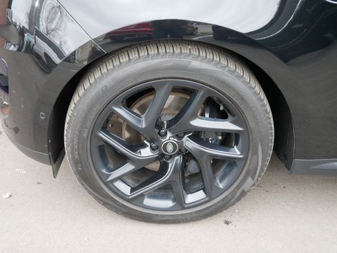 Used 2023 Land Rover Range Rover Sport SE image 4