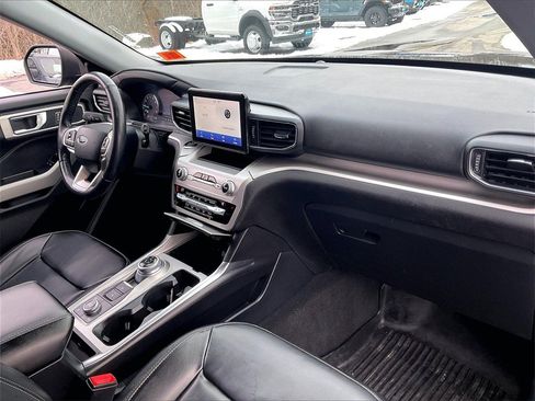 Used 2021 Ford Explorer XLT w/ Equipment Group 202A image 13