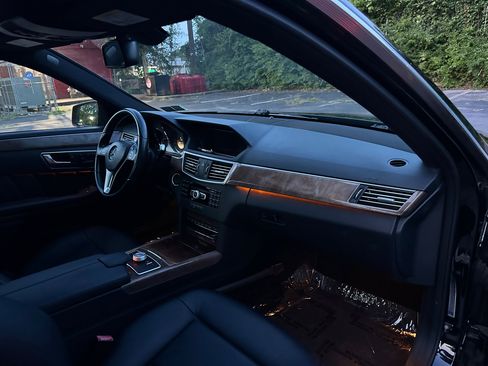 Used 2012 Mercedes-Benz E 350 4MATIC Sedan image 17