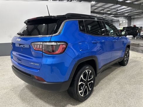Used 2024 Jeep Compass Limited AWD/4WD image 3