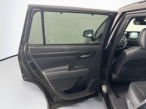 Used 2021 Toyota Highlander XSE image 26