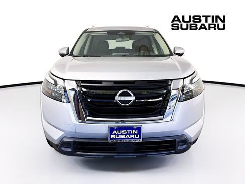 Used 2024 Nissan Pathfinder SV FWD image 2