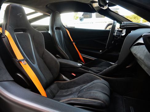 Used 2024 McLaren 750S RWD image 11