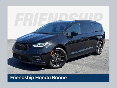 Used 2025 Chrysler Pacifica Limited FWD image 1