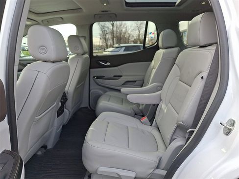 Used 2023 GMC Acadia SLT w/ Preferred Package image 11
