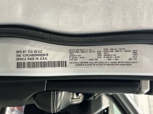 Used 2024 Jeep Grand Cherokee Limited AWD/4WD image 17