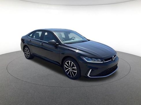 Used 2025 Volkswagen Jetta SE w/ Sunroof Package FWD image 1
