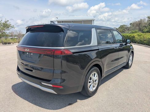 Used 2022 Kia Carnival LX FWD image 5