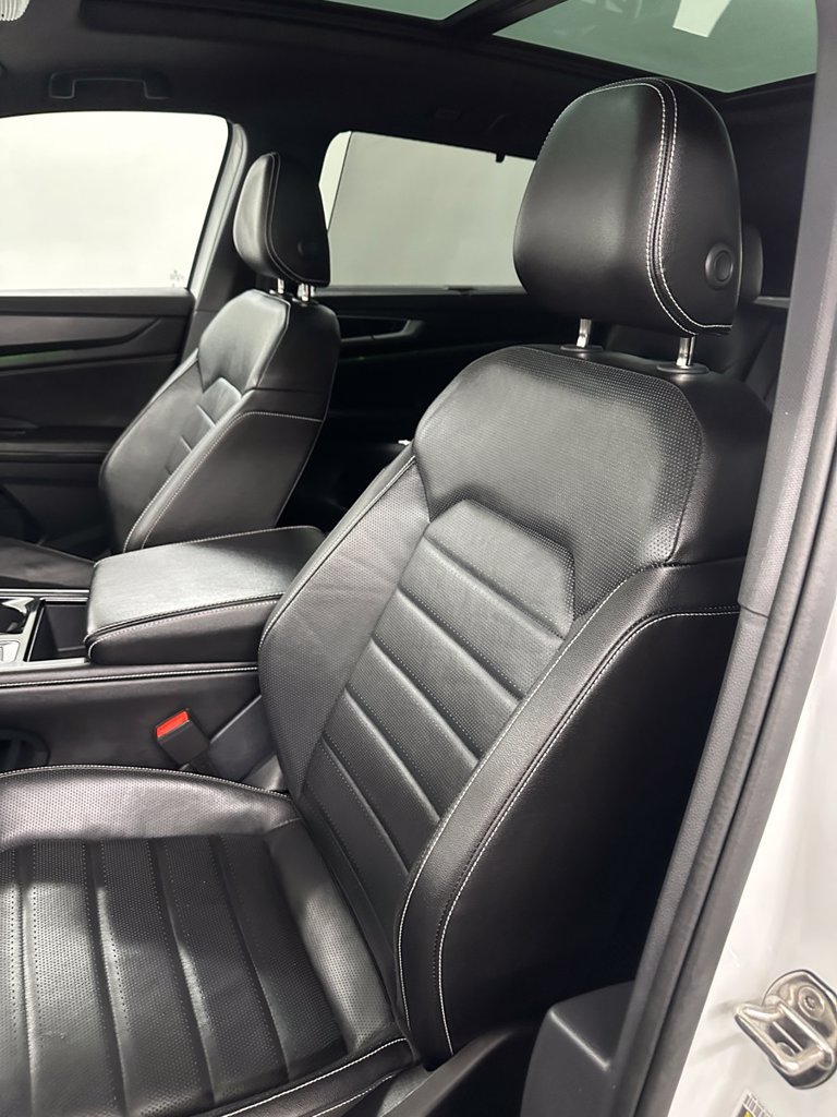 Used 2024 Volkswagen Atlas Cross Sport SEL R-Line AWD/4WD image 13